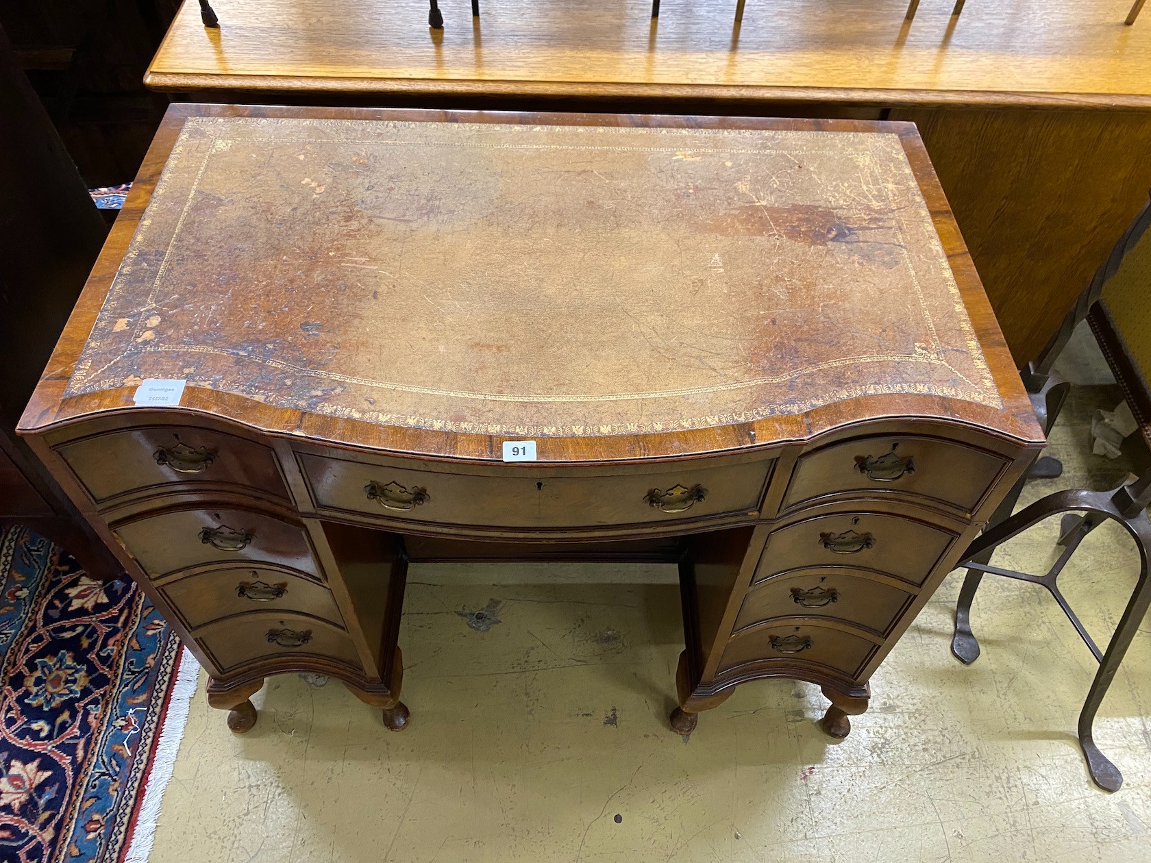 A George III style mahogany leather topped serpentine kneehole desk, length 98cm, depth 56cm, height 79cm